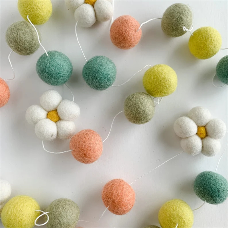 พวงดอกเดซี่ทำจากลูกบอลขนสัตว์  - Home Textiles & Decorations บทวิจารณ์และราคา